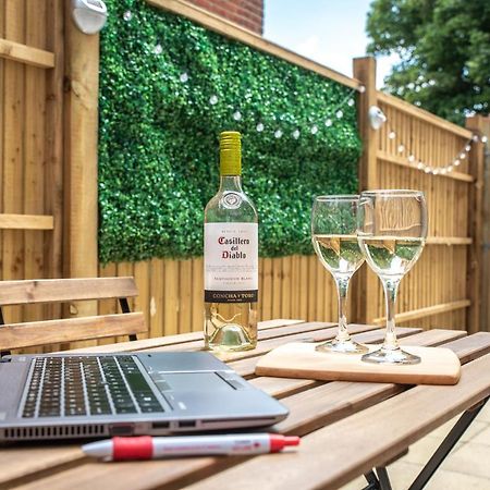 Southampton City Vibes: Central Apartment with Outdoor Space Exterior photo