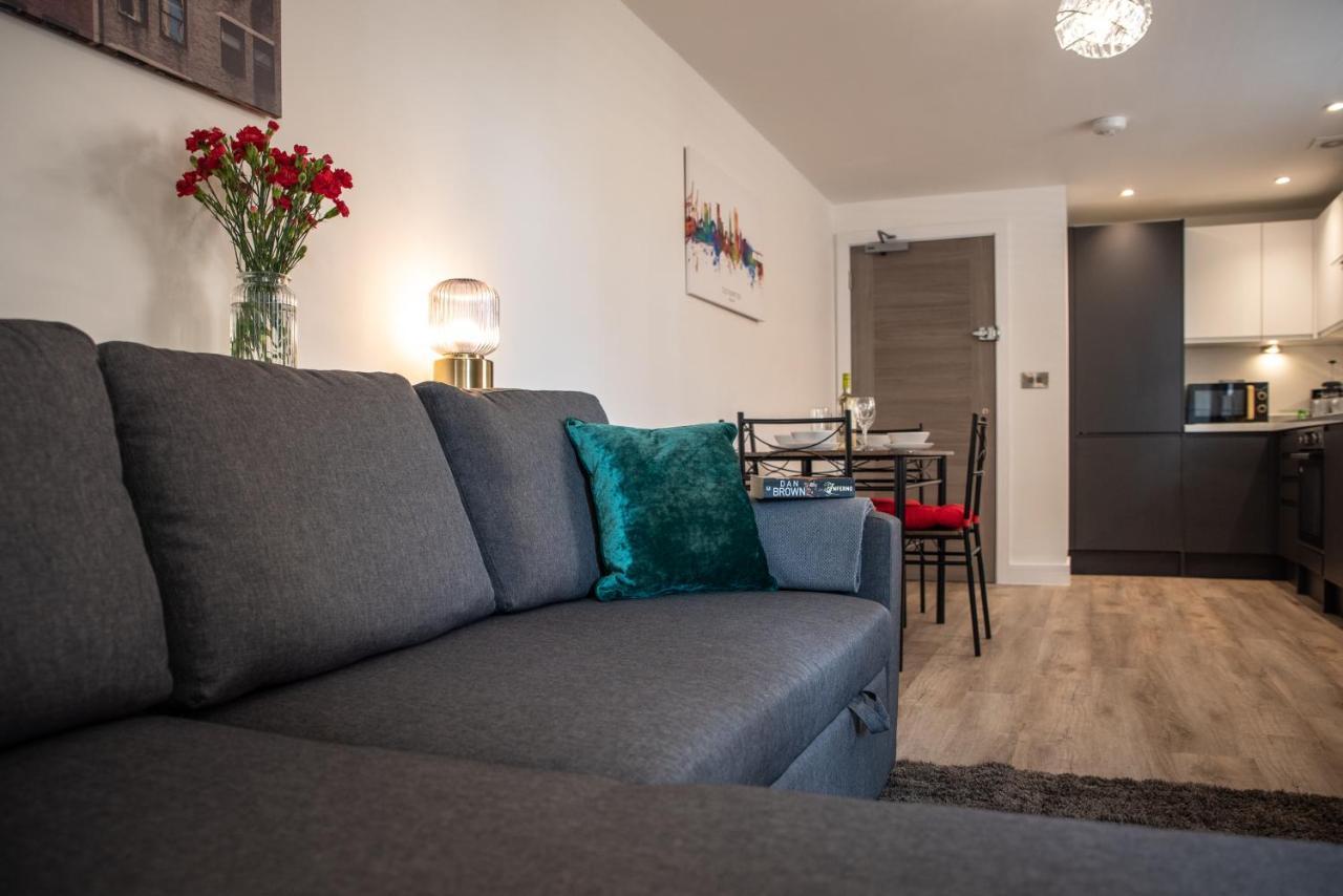 Southampton City Vibes: Central Apartment with Outdoor Space Exterior photo
