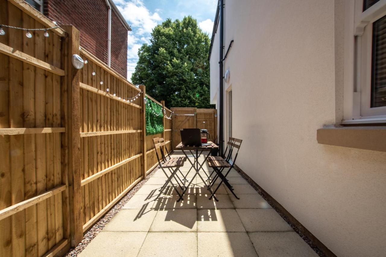 Southampton City Vibes: Central Apartment with Outdoor Space Exterior photo