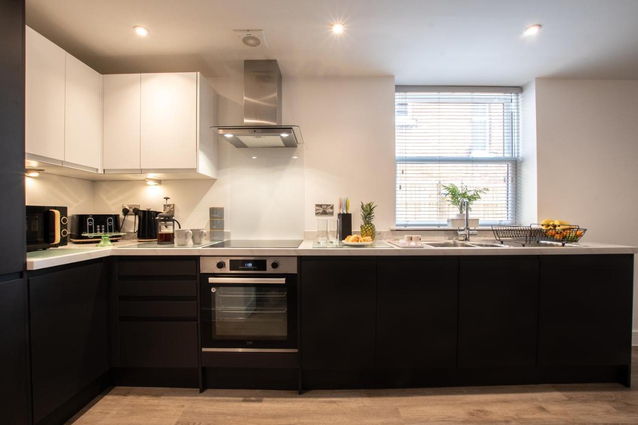 Southampton City Vibes: Central Apartment with Outdoor Space Exterior photo