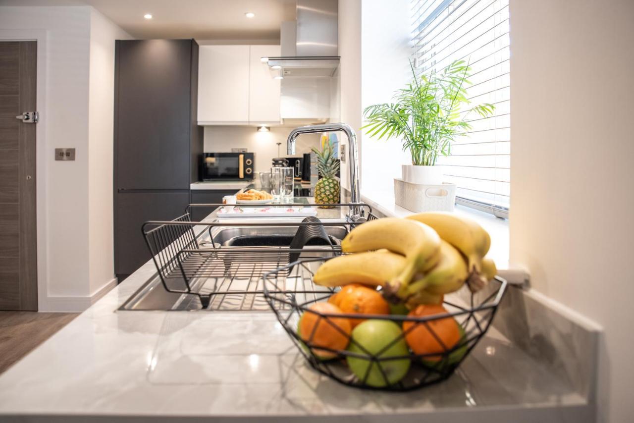 Southampton City Vibes: Central Apartment with Outdoor Space Exterior photo