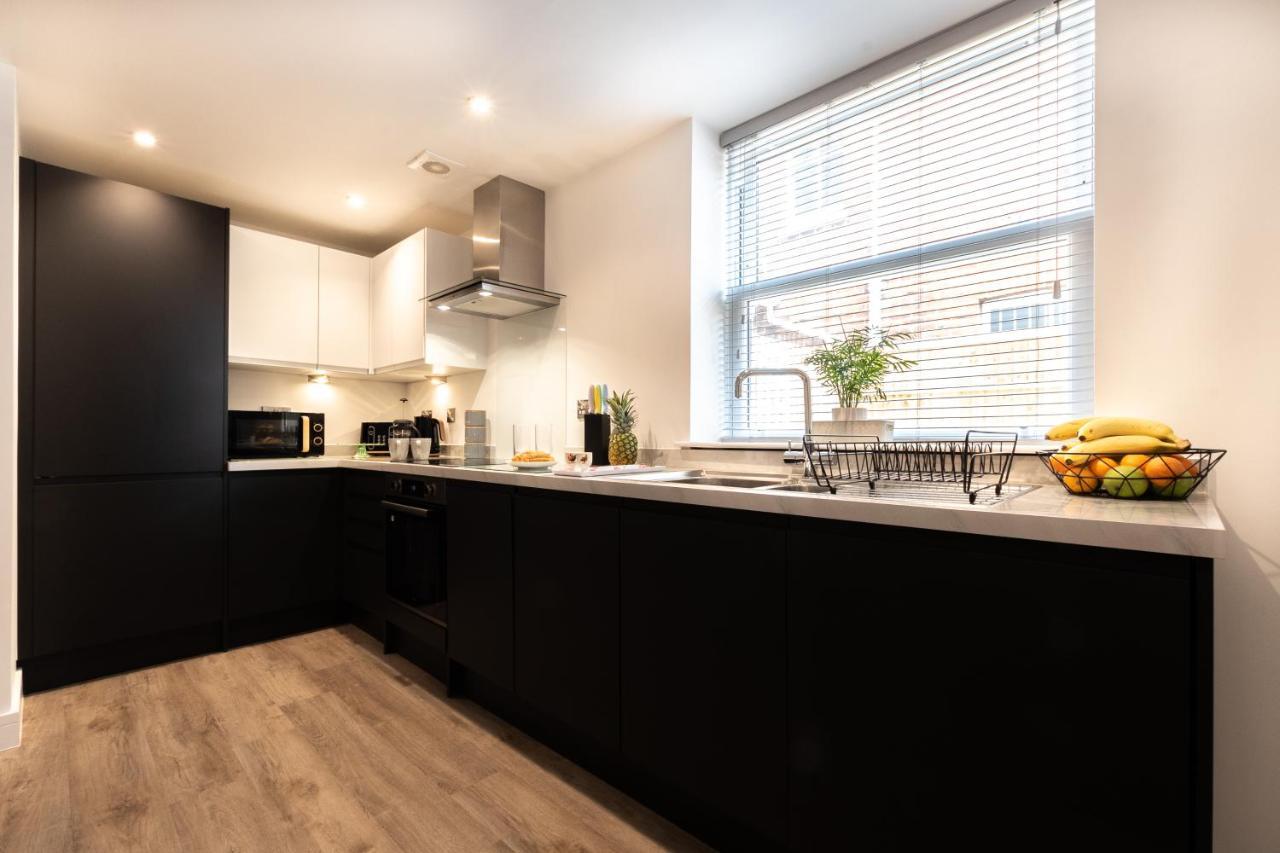 Southampton City Vibes: Central Apartment with Outdoor Space Exterior photo