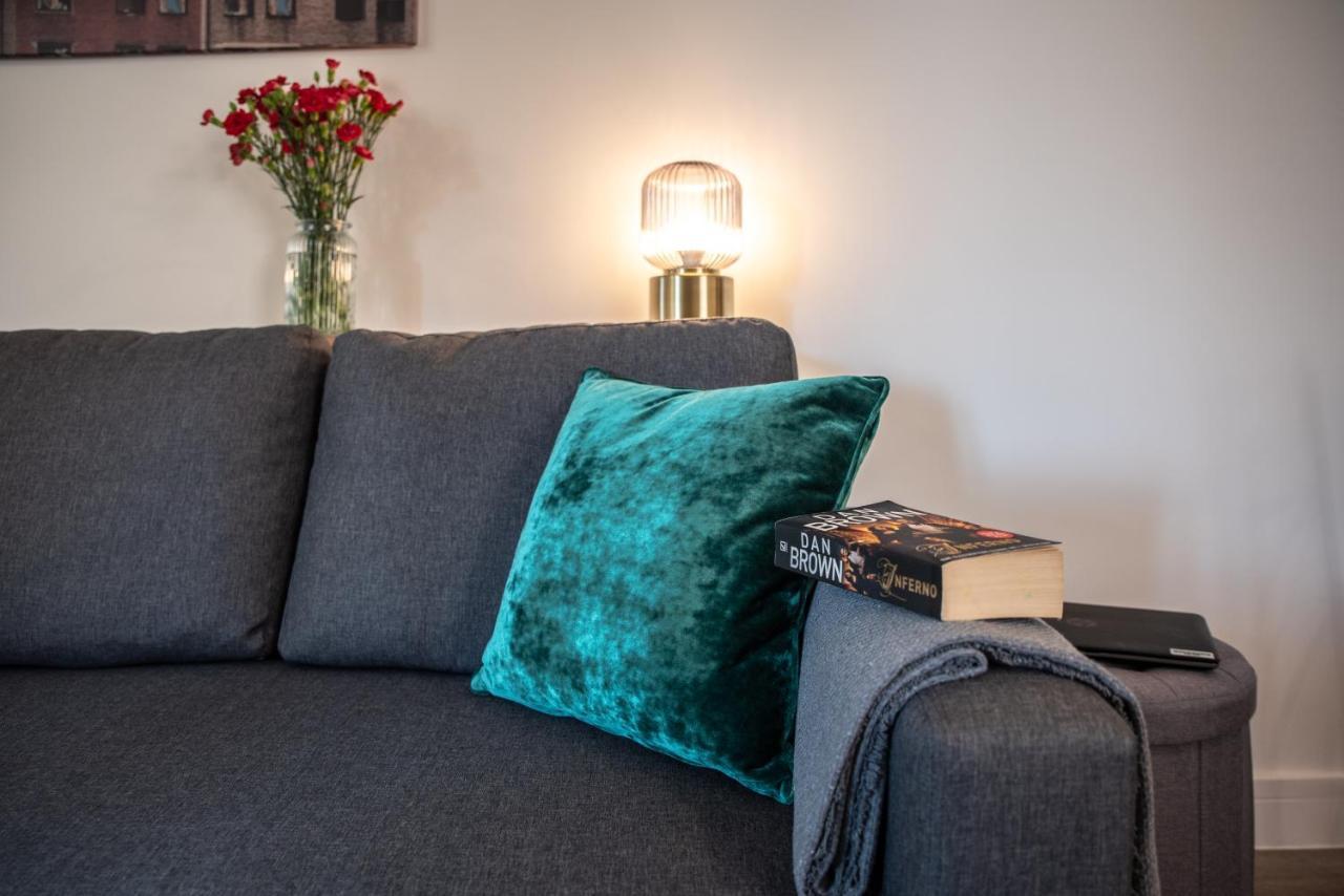 Southampton City Vibes: Central Apartment with Outdoor Space Exterior photo